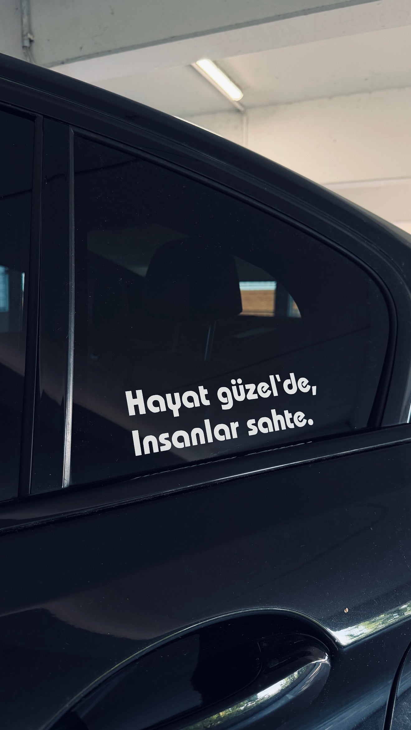 Hayat güzel‘de, insanlar sahte.
